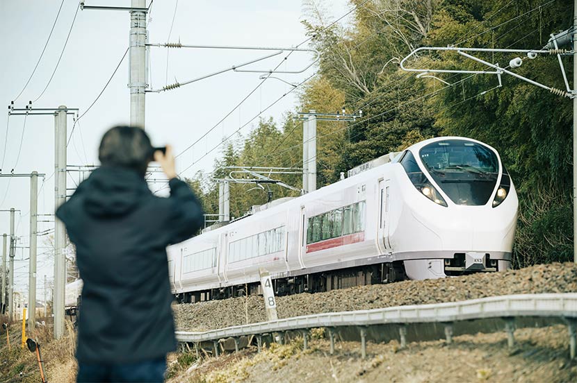 新幹線をカッコよく撮影するコツ – 止め撮り・流し撮りで迫力ある写真を