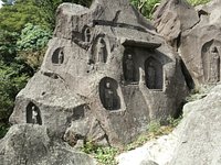 石仏群と歴史館 の周辺スポット・アクセス・口コミ - Prism