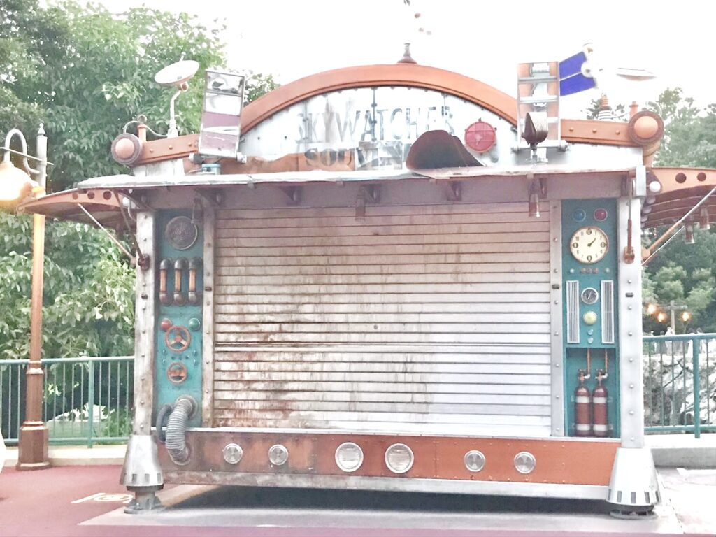 ポートディスカバリーからアメリカンウォーターフロントのエリア！夕焼けの時間は、このあたりが特に綺麗！✨長期計画によると、アクアトピアの位置に別の建造物の話があるみたいですね💦なくなってしまうと悲しいですね😭. 📍 ロケーション: 東京ディズニシー