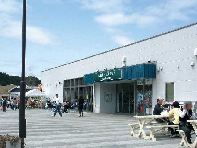 サービスエリアでほっと一息。土山SAの給茶機からは「土山一晩ほうじ」が無料で出てきます。ほうじ茶よもやま話土山一晩ほうじ