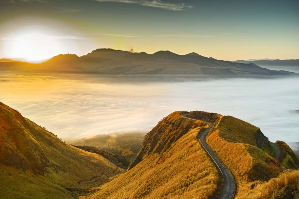 熊本の阿蘇はミルクロードからのラピュタの道