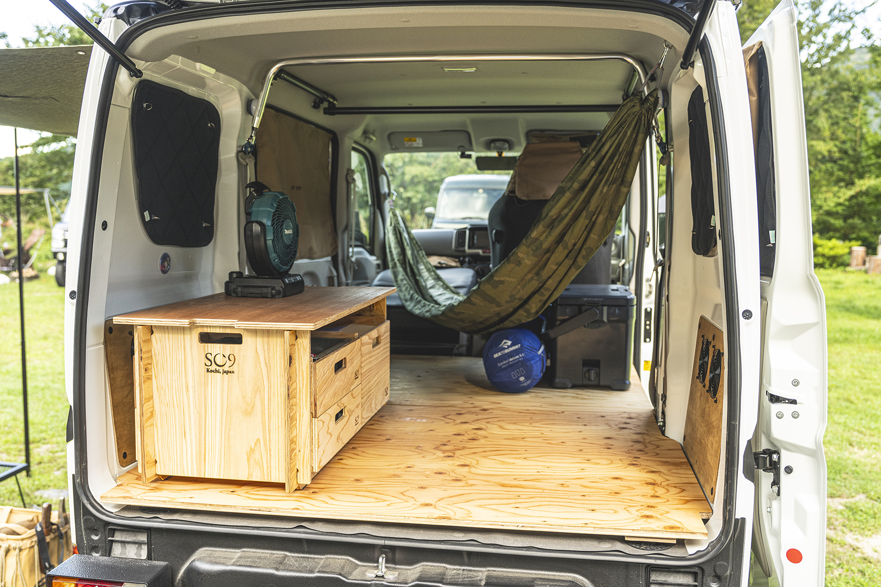 軽ボックスで車中泊仕様 - ハイエース NV350キャラバン