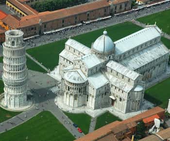 ピサの斜塔・ドゥオモ広場 世界遺産 見どころ・ベストシーズン・アクセス