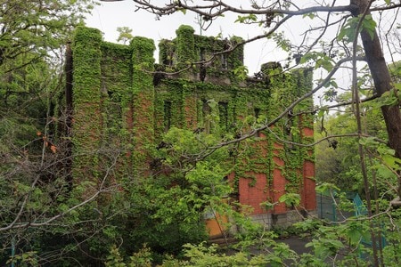 アジア最大の「兵器工場」だった大阪城一帯 軍都の記憶を伝える証人 旧大阪砲兵工廠化学分析場 -