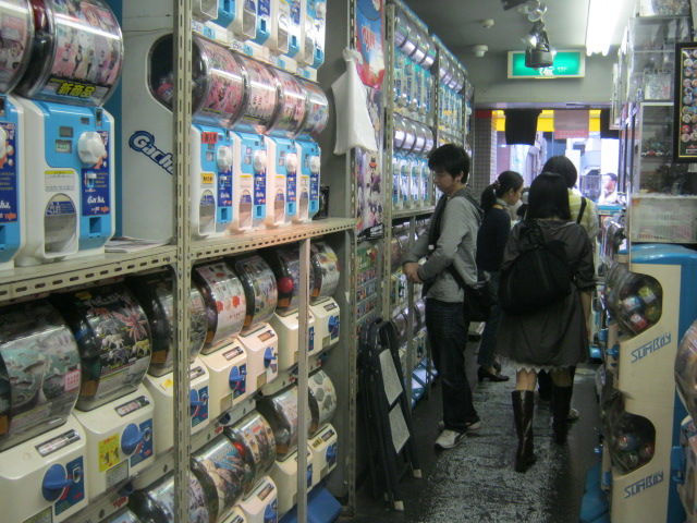 え？こんなガチャポンあるの？「ガチャポン会館」 秋葉原: 東京別視点ガイド