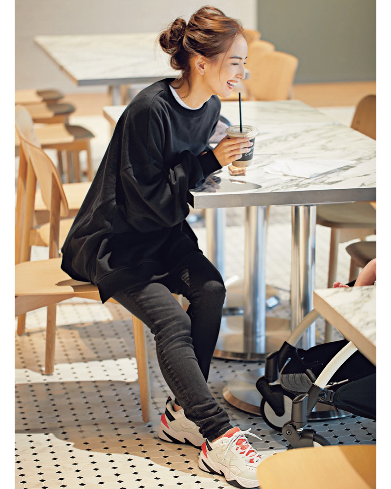 秋の旅行コーデ17選 スニーカーなら疲れにくい！ おしゃれで歩きやすい大人コーデ –CBK magazine