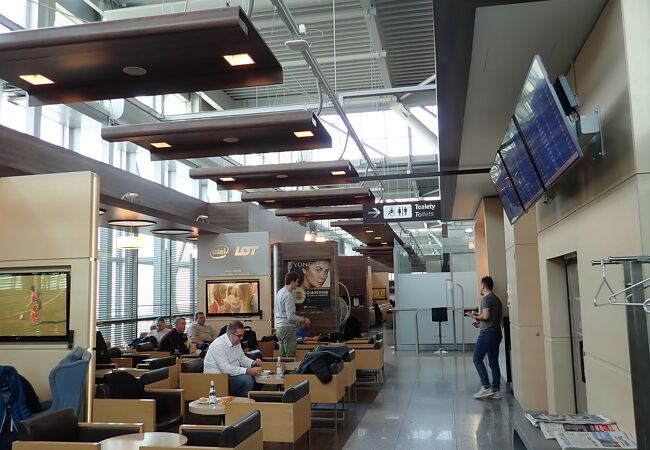 ポーランド旅行記40 ワルシャワ・ショパン空港の「EXECUTIVE LOUNGE - BOLERO」