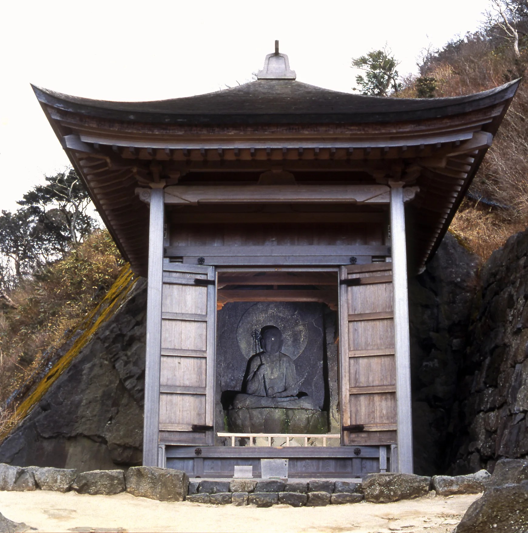 元箱根石仏群と資料館 – エンゼル不動産ブログ