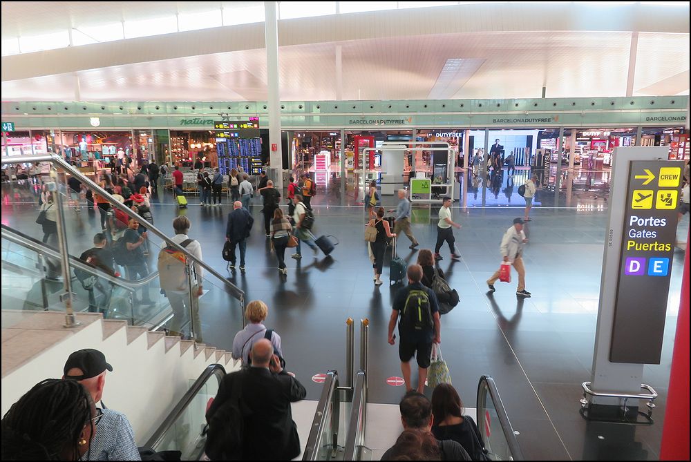 バルセロナ＝エル・プラット空港​ BCN- フライト情報、マップその他KAYAK