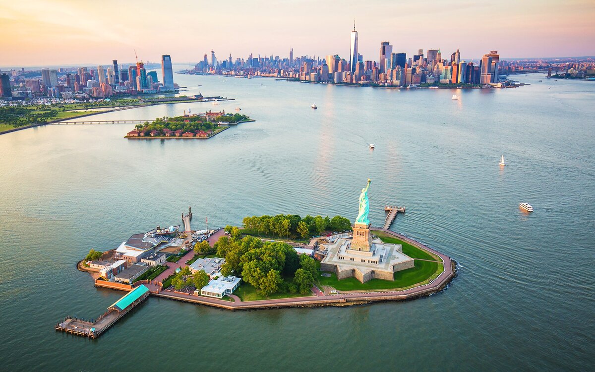 NY ニューヨーク のシンボル＝自由の女神の観光ガイド地球の歩き方