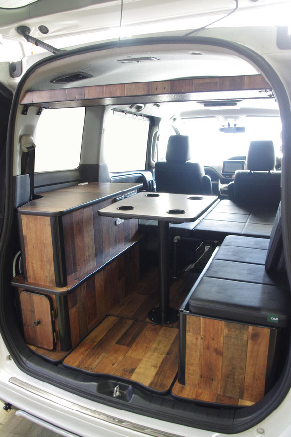 新型ＭＲ トヨタ ノア・ＶＯＸＹ キャンピング仕様車