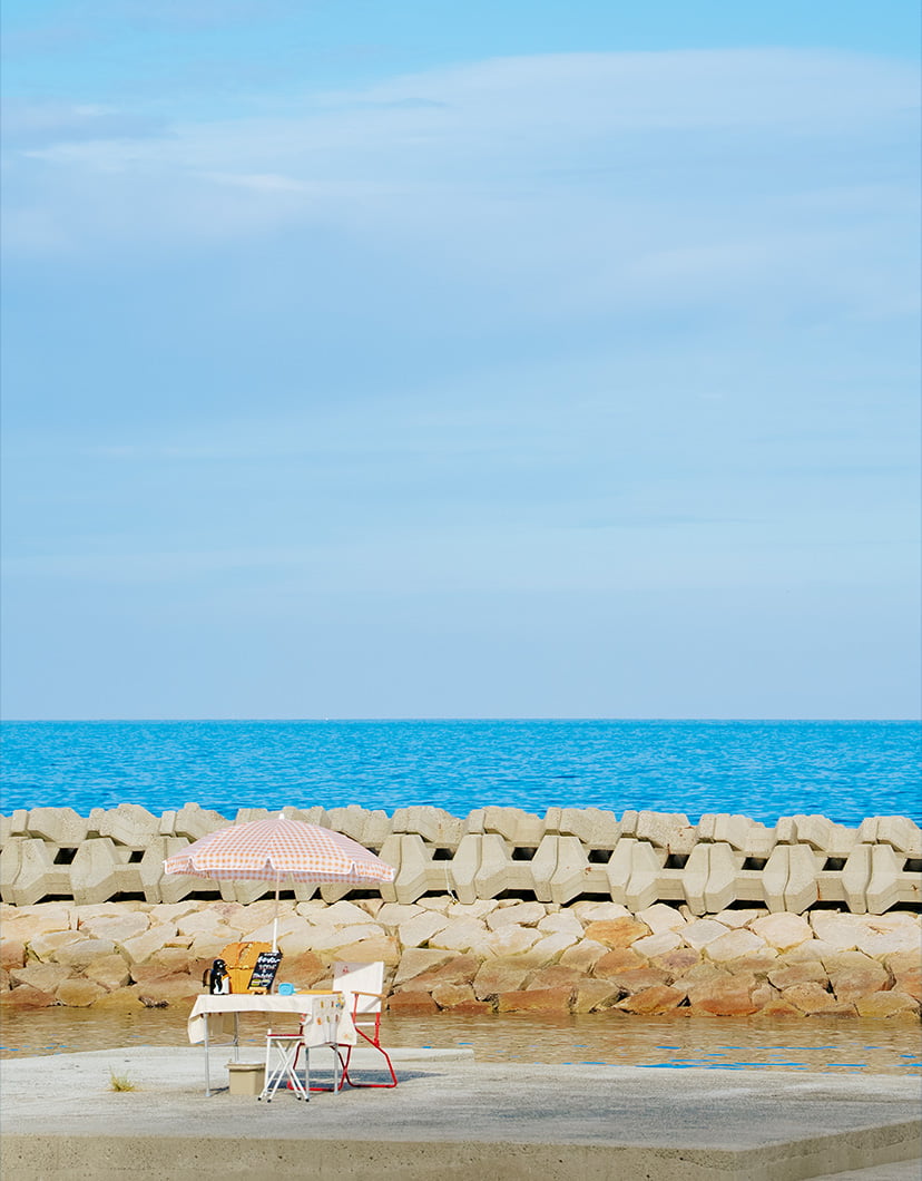 告知去年撮影した自主映画『暮夏』を、舞台となった西予市三瓶町にて上映いたします。 物語が生まれたこの町で、映画とともにその空気を味わえる特別な機会です。上映後には、出演の和田駿児さん・山口裕輝さんをお招きしたトークショーを開催。 映画制作の裏話や作品