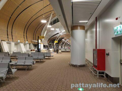 世論調査 スワンナプーム空港「喫煙所いるのか問題」に一定の答え。火災警報器の作動など度々。タイニュース・クロスボンバー X-bomberThailand