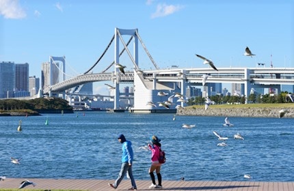 お台場海浜公園乗船場に停泊している東京都観光汽船の海上バスの写真素材78924844- PIXTA