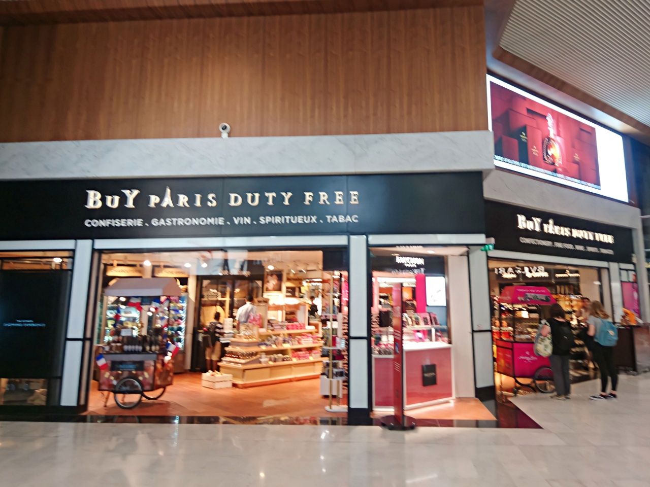 パリ＝シャルル・ド・ゴール空港』の免税店とオススメの土産Noel's Travels