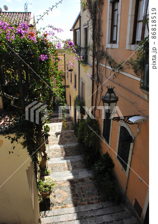 タオルミナ イタリアのシチリア島にある憧れの高級リゾート地- せかとら世界を旅するプライベートツア