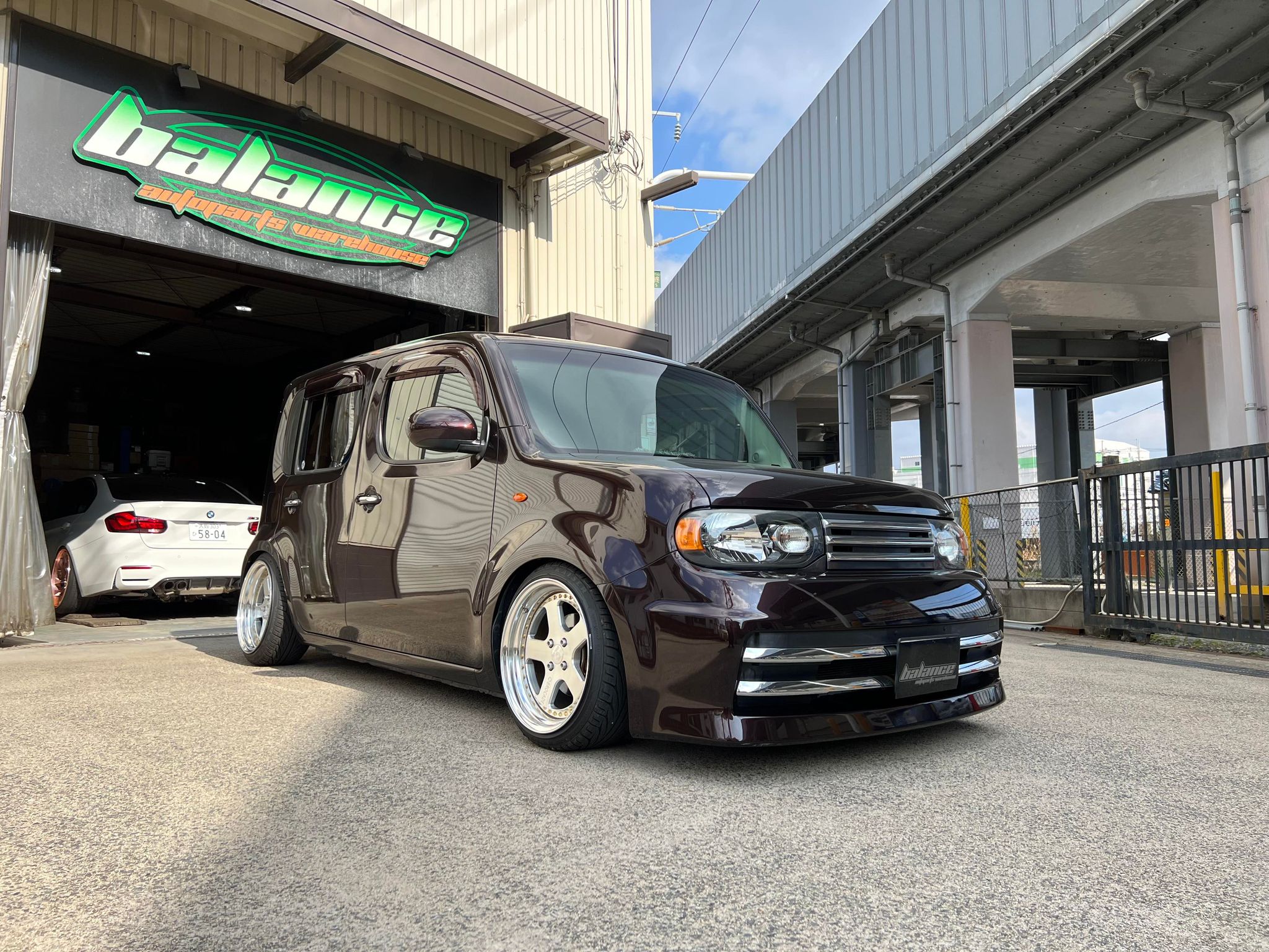 日産 Z12 キューブ