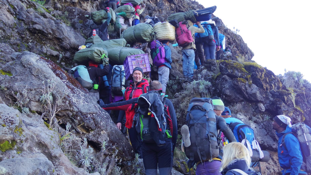 マラングルートで行く アフリカ最高峰・キリマンジャロ登山 現地6泊7日ハローアクティビティ