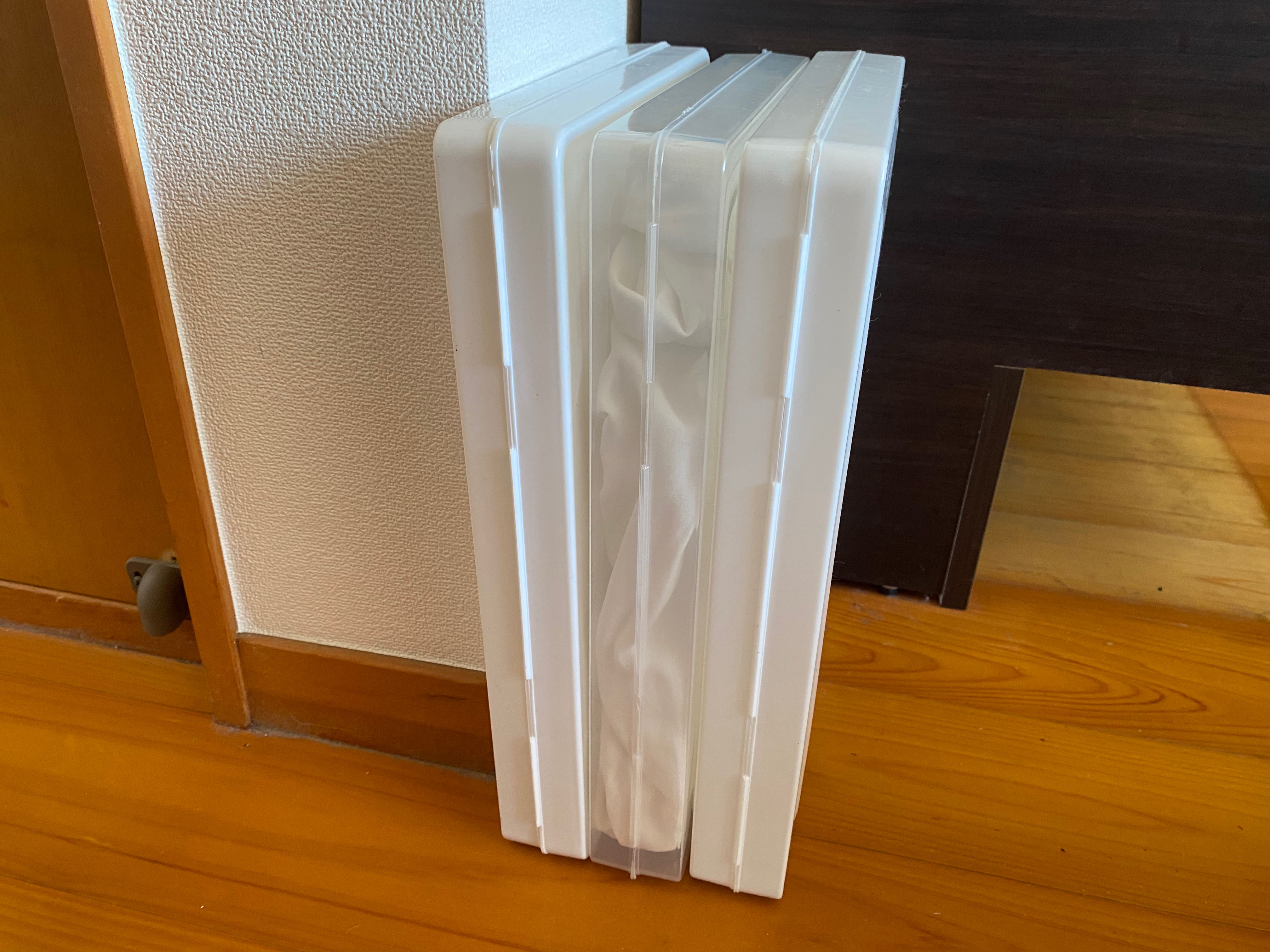 じゃない使い方 セリア「A4キャリーケース」に書類じゃなくて“衣類”を収納したら シャツのシワが激減！スペースも激減！『あたらしい日日』こんな時代のニューノーマルな暮らし方。食と農、生活情報をお届けします