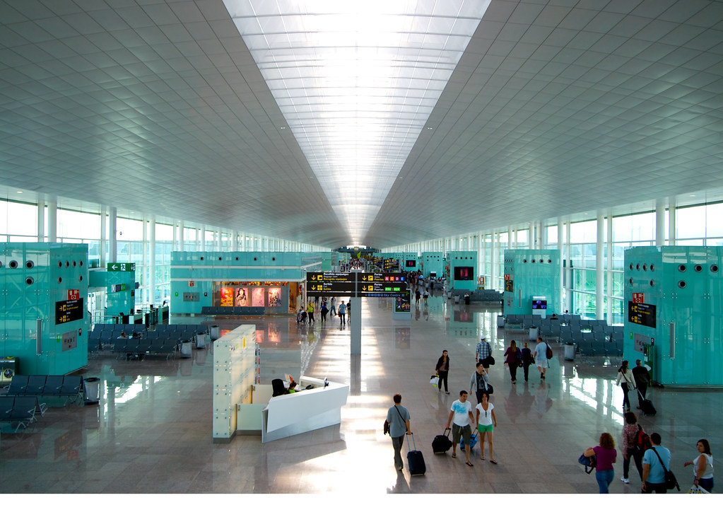 バルセロナ空港で、スタバとか スペイン・バルセロナ双子と共に外食日記