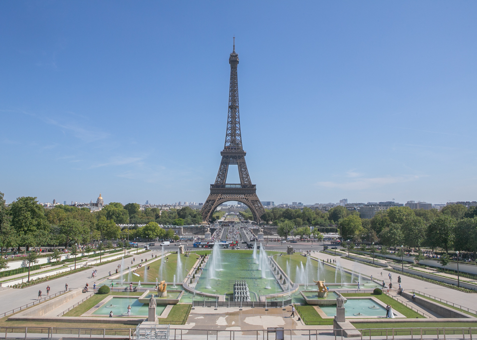 エッフェル塔でのプライベートガイド付きプロによる写真撮影 2025 - パリ