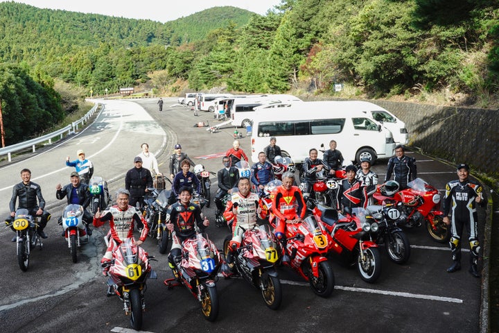 伊勢神宮参拝「おかげ参りツーリングラリー」の特別企画としてオーヴァーレーシングさんdeLIGHTさんとの共同開催で10月25日 金 早朝「クラシック＆スペシャルバイク走行撮影会」を実施します。スピードを競うのではなく、絶景の公道を普段走行できないバイクで走りを楽しむ企画です。来年の本開催に向けてのテスト走行会ですが、伊勢志摩スカイライン山頂から鳥羽側ゲートを2往復する貸切走行です。1時間走行で参