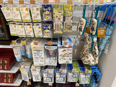 トイストーリーホテルのコンビニ営業時間！売店におにぎりある