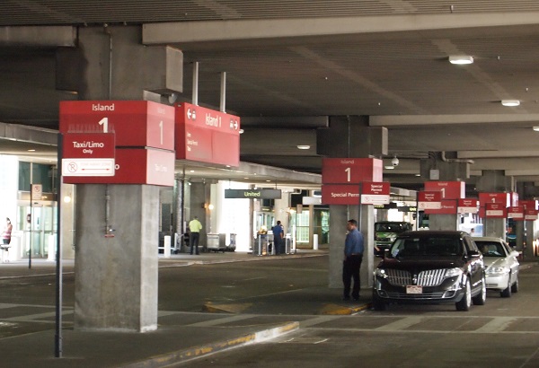 デンバーでの1時間の乗り継ぎ時間で、次のフライトに間に合うかな？ : r