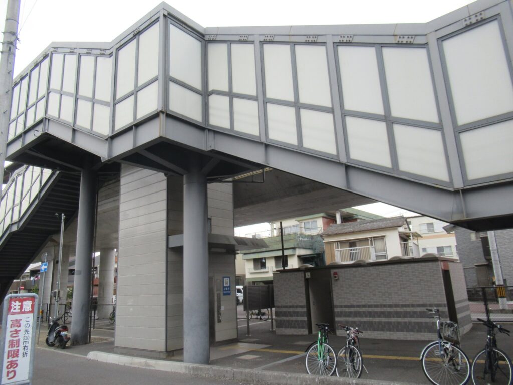 土讃線、円行寺口駅に登る : のんびりと高知で