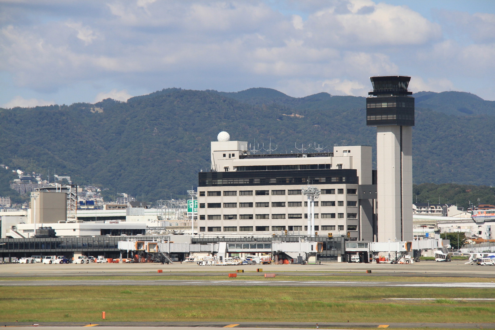 らしくない～大阪国際空港 伊丹空港 ターミナルビルリニューアル工事第一期部分が開業！
