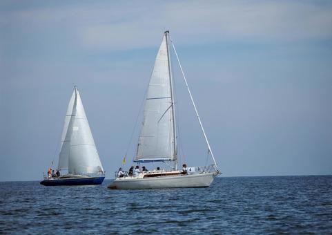 セーリング。ヨットに乗る。贅沢なヨット。の写真素材・画像素材 Image 34037976