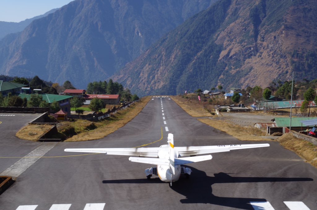 画像ギャラリー「世界一危険な空港」に行ってきた 激短滑走路の先には崖！ 驚きの離着陸事情乗りものニュース