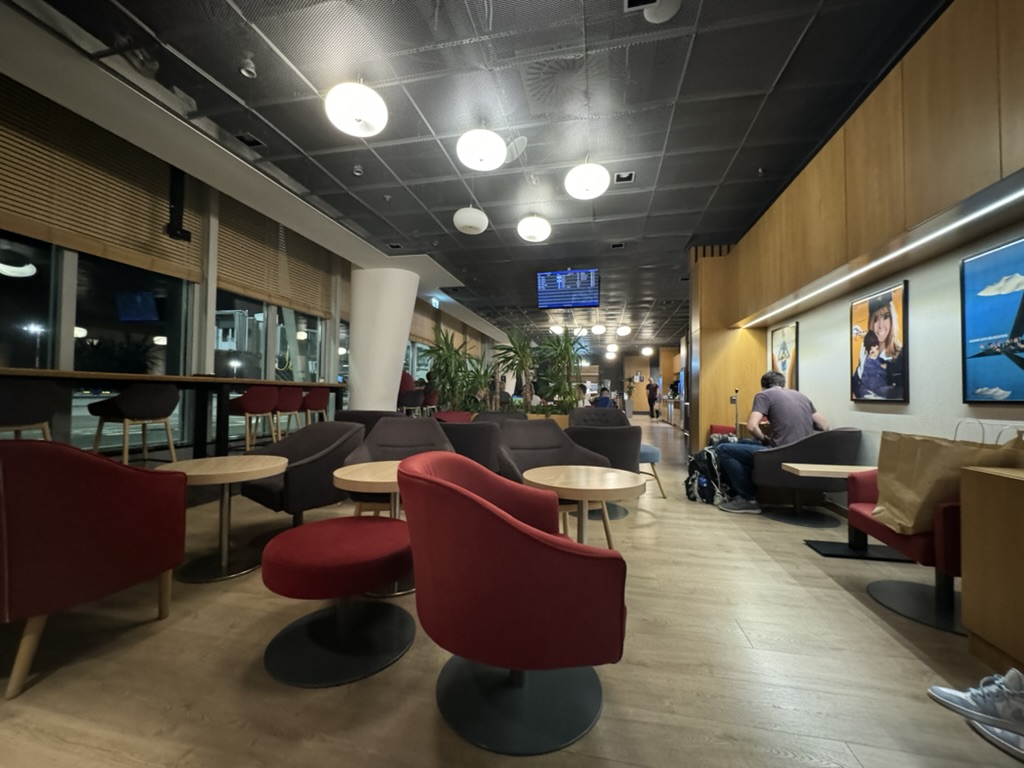 ワルシャワ ショパン空港 ポーランド航空ビジネスラウンジ