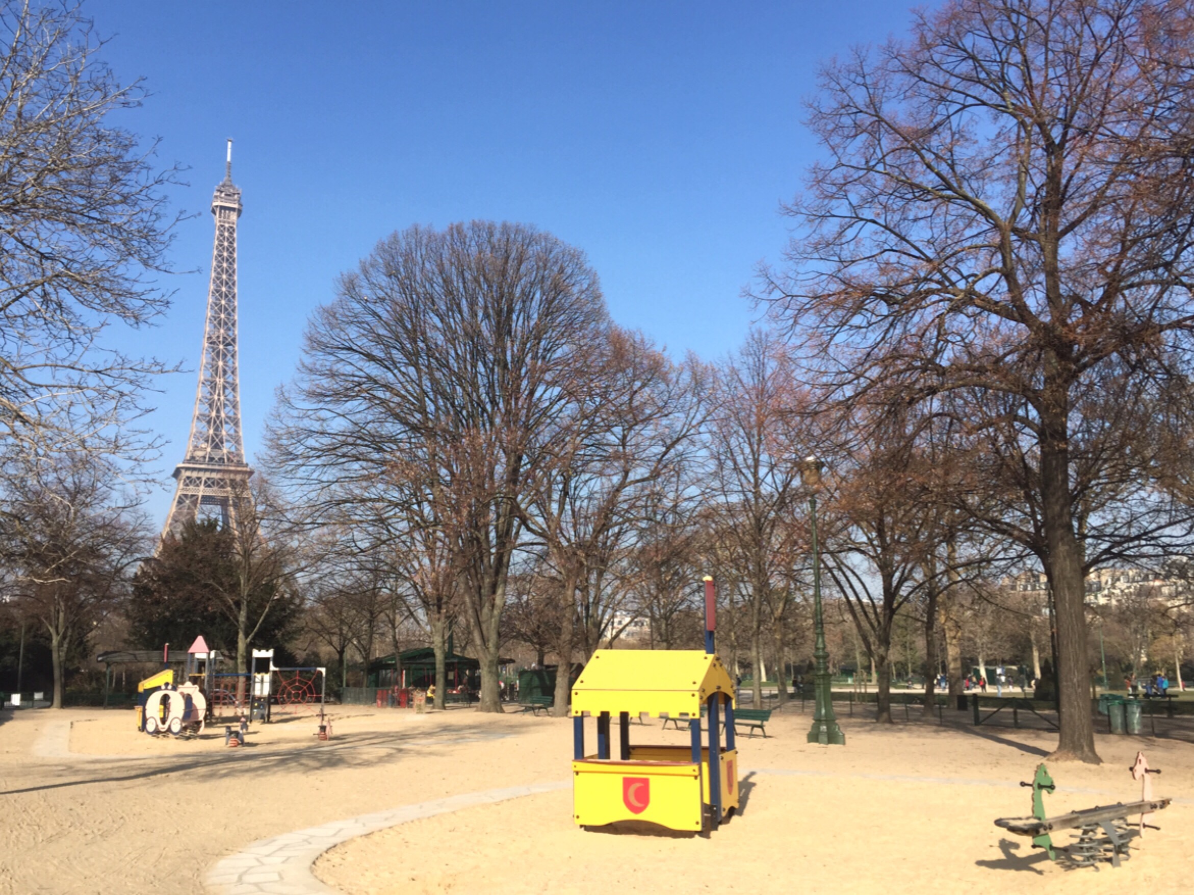 シャン・ド・マルス公園 : 文化遺産見学案内所