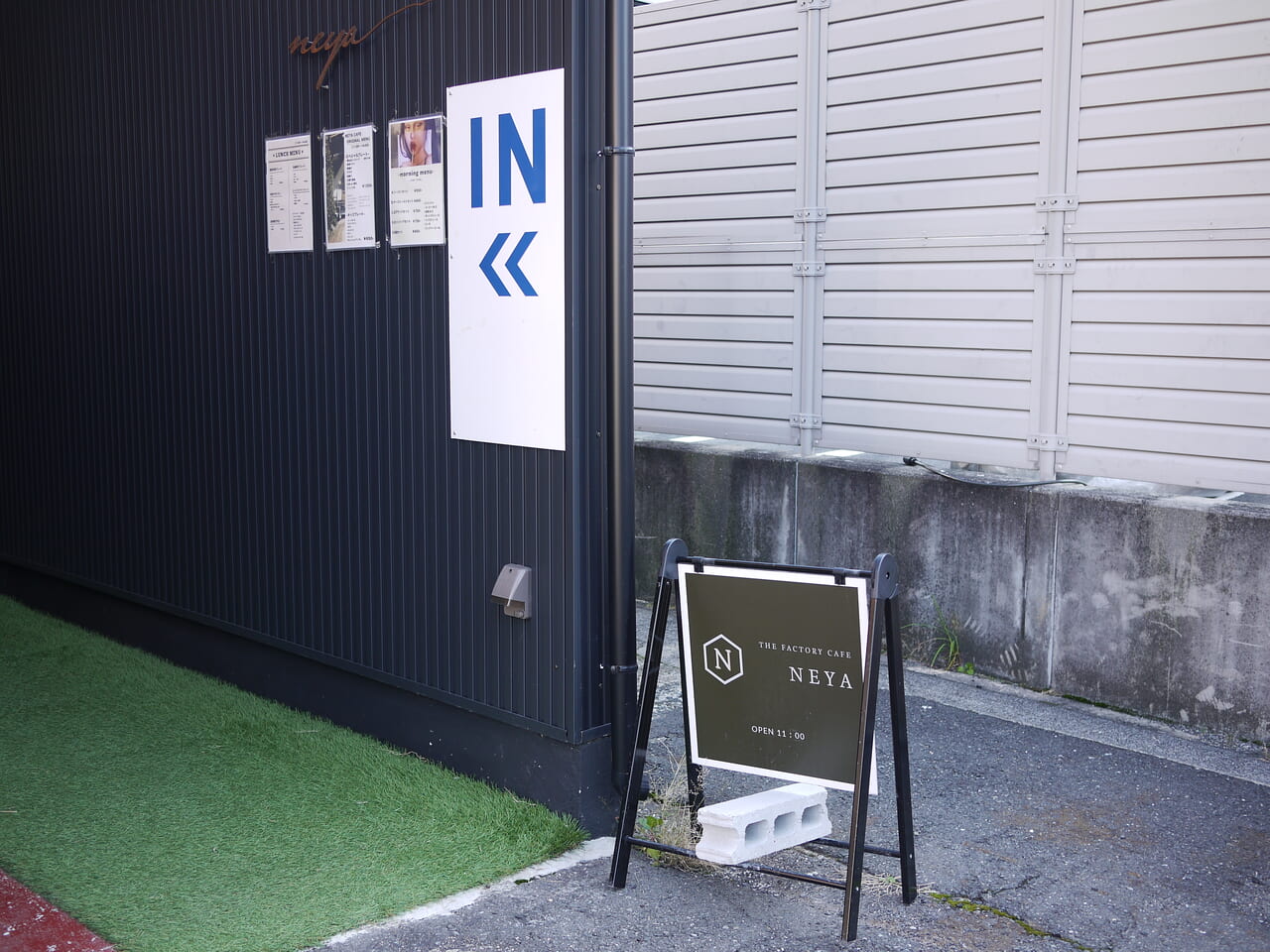 黒原新町に「The Factory cafe NEYA」が開店してる。DIY倉庫カフェで1日15食限定の「オトナ様ランチ」を食べてきた