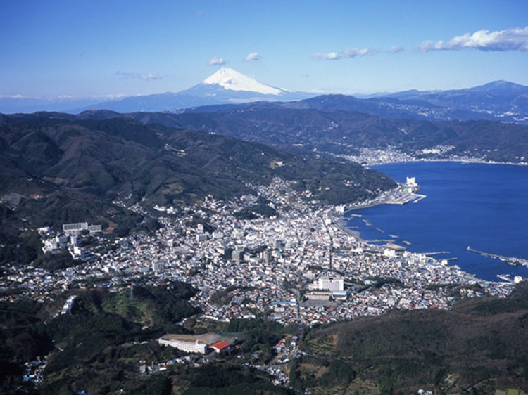 静岡県熱海市の夕暮れの温泉街の風景 写真素材6791862- フォトライブラリ