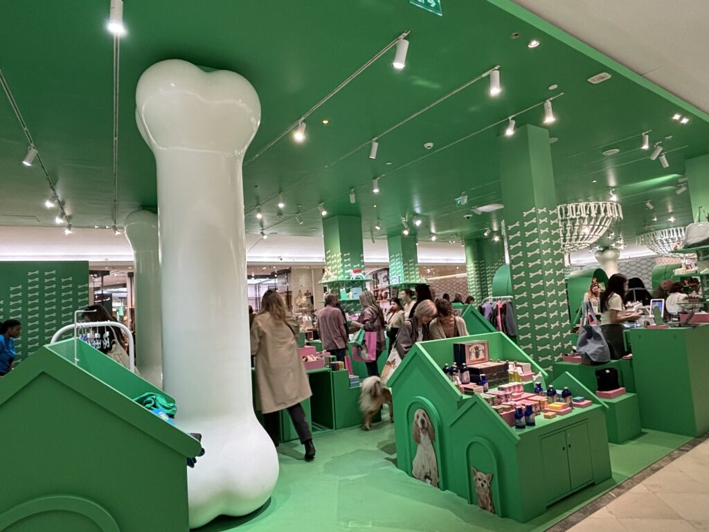 パリ最新情報「ボンマルシェ食品館、100周年を迎える！食を愛する人々のために用意された、美食の数々」Design Stories