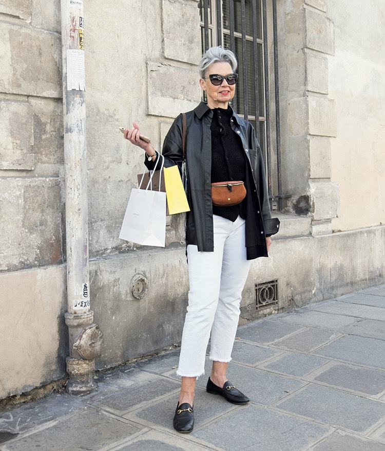 秋の肌見せスタイルは、“さりげなくセンシュアル”がキーに。 パリコレ スナップ 2019年春夏コレクションVogue Japan