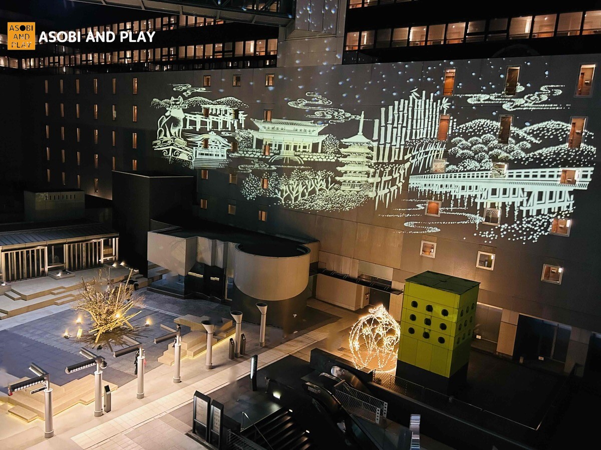 観光 京都駅前にて In front of