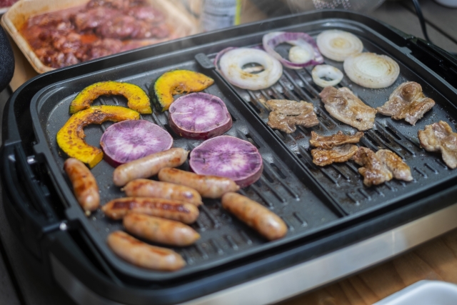 自宅の庭でバーベキューを楽しむには？準備や片付けのポイントからおすすめバーベキューコンロまで