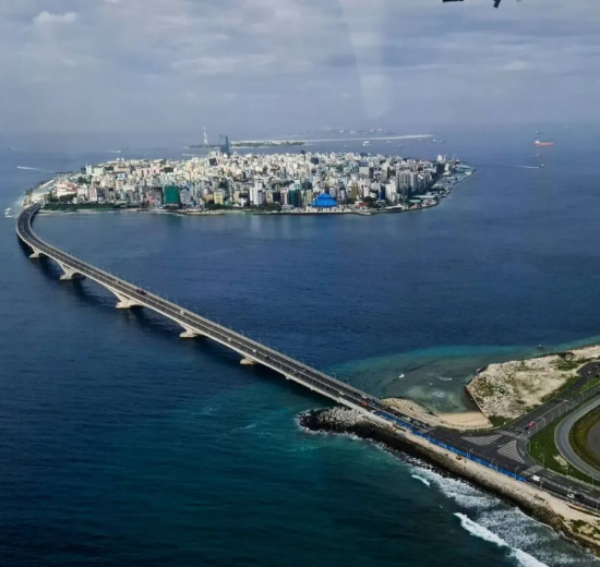 インド洋の島国モルディブの首都周辺を地球観測衛星が捉えたアストロピクス