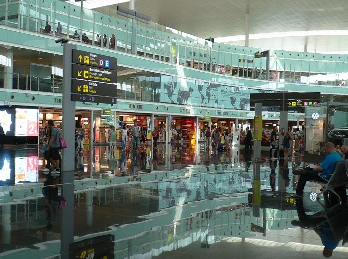 バルセロナ空港からバルセロナの中心地へのアクセス エアロバス旅の図書館 by happy-ambassador