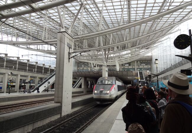 2,115 シャルルドゴール空港 Stock