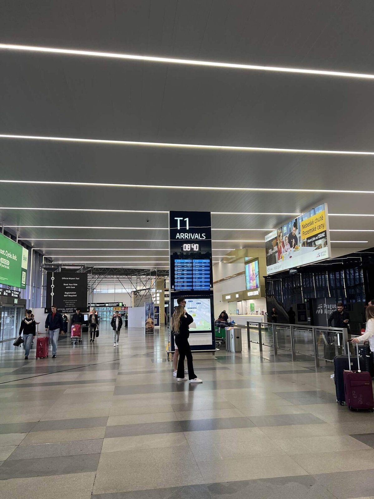 プラハ空港から市内のアクセス方法！バス・タクシーなどオススメは？Nicolenaworld ニコレナワールド