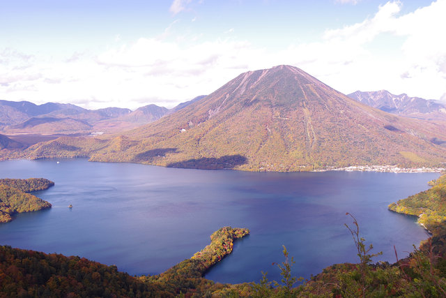 週末旅行におすすめ!!美しい紅葉が見られる栃木県・奥日光「中禅寺湖」へ行ってみよう。トリドリ