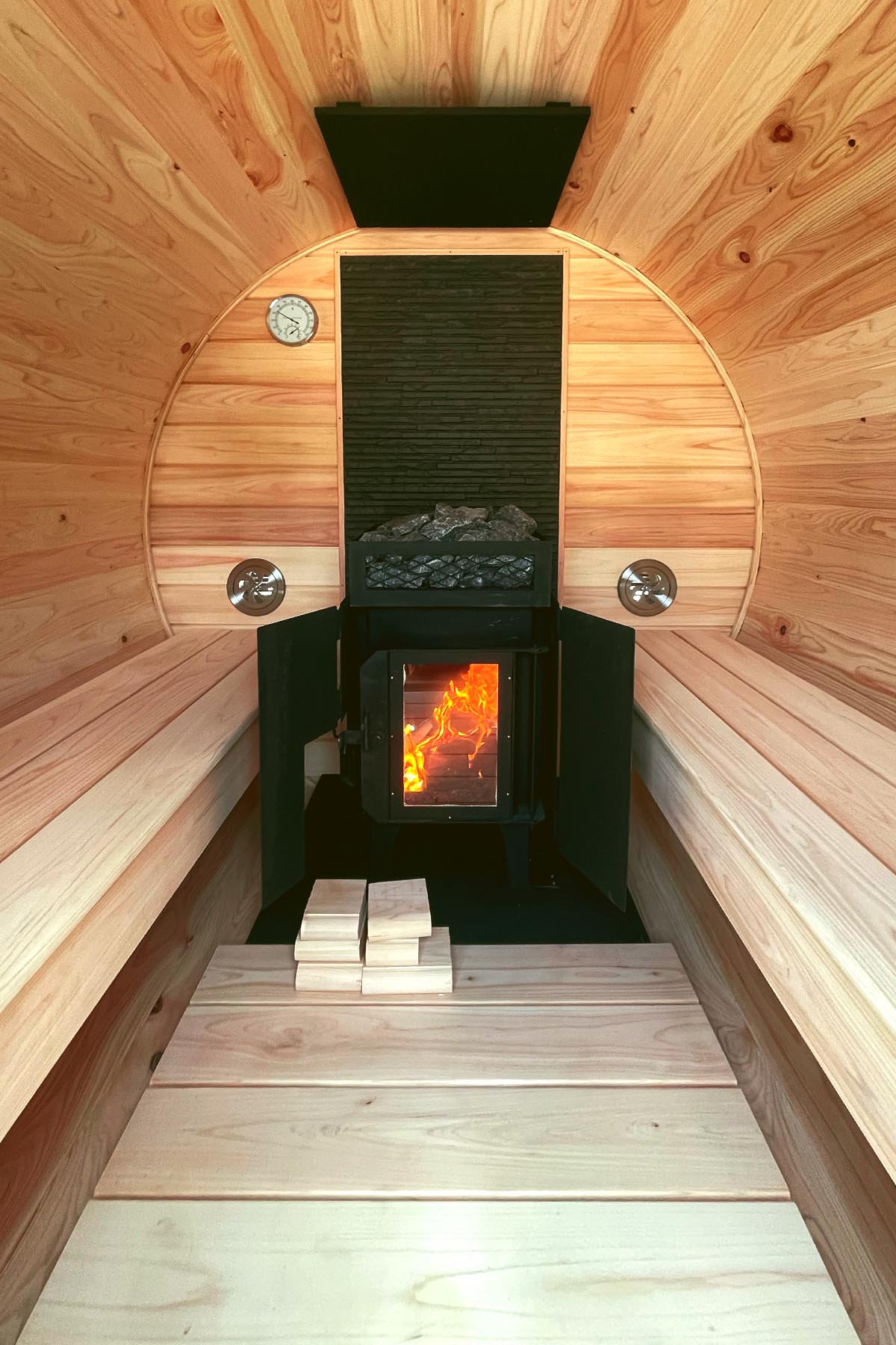 夢が実現する移動式のサウナを発見！トレーラーでけん引して旅へ出ようログハウス・小屋BE-PAL キャンプ、アウトドア、自然派生活の情報源ビーパル