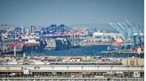 ロサンゼルス ロングビーチ港の混雑が激化、海運会社の能力はオークランドとタコマに戻る -