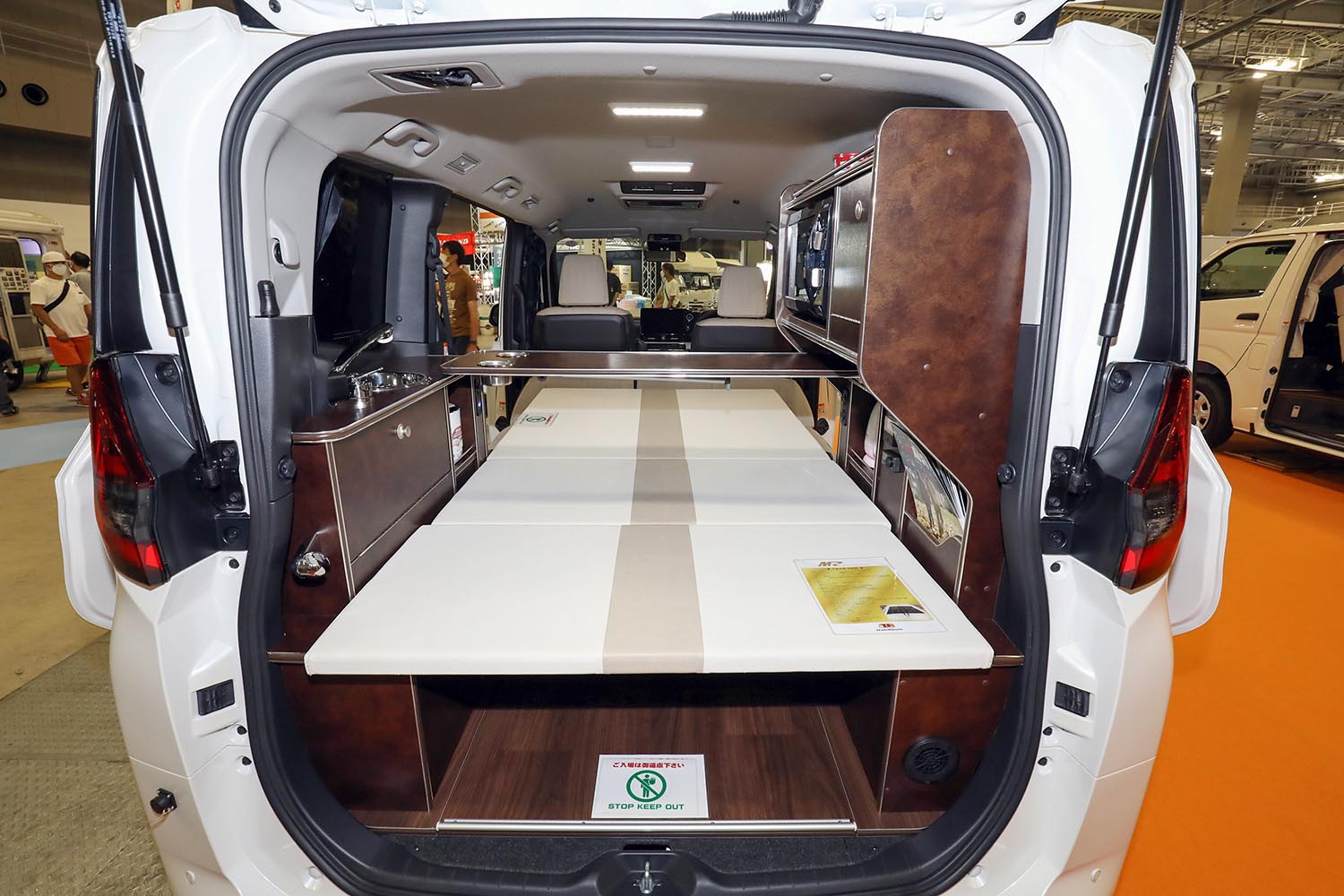 キャンピング＆カスタムＪＡＰＡＮキャンピングカー買取・委託販売 オーダーメイドでキャンピングカーのように軽自動車・ワゴン・バン・バスを改造ミニバン車中泊キット「ネルンダーシリーズ」のとモバイルオフィスキャンパー「モバキャン」の製造販売 お気軽にお