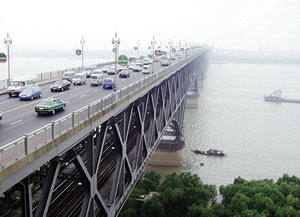 南京事件追悼式典 日本への厳しい姿勢も 2016年12月13日掲載