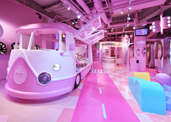 フリューが運営する「“せかいいち、かわいい”プリのお店」がコンセプトのプリ機専門店『moreru mignon』舞浜イクスピアリ店、”PINKGENIC”な店舗を初公開！フリュー株式会社のプレスリリース